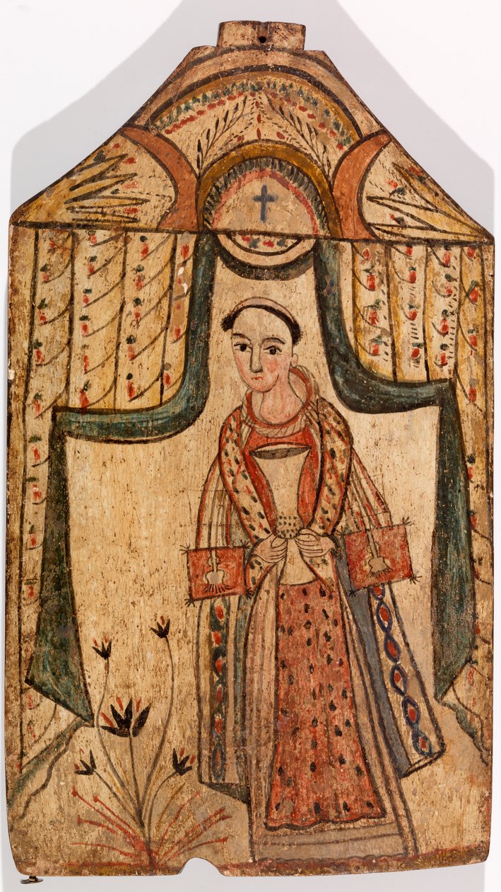 Figur och växt mellan fördragna gardiner av American School