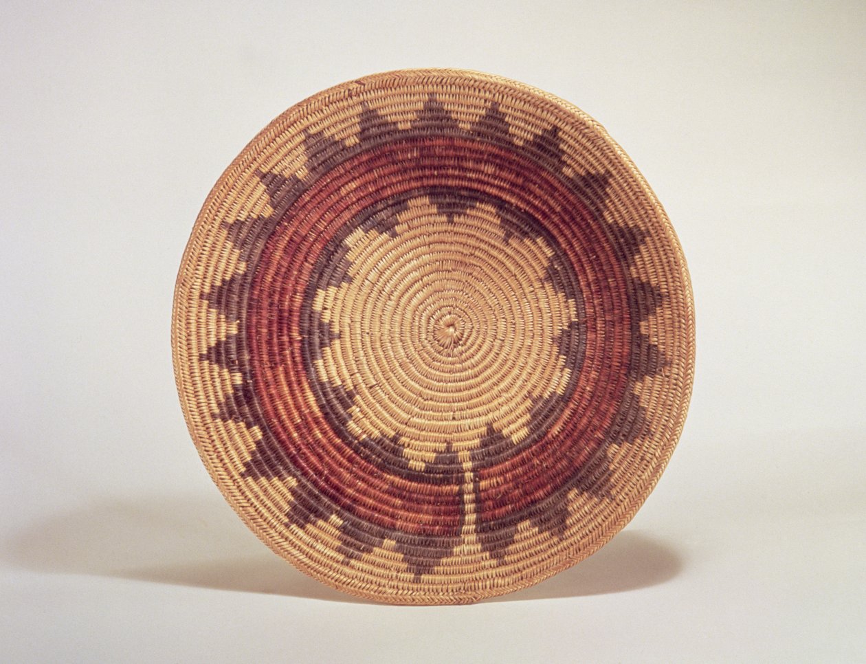 Hopi-korg (vävd fiber) av American School