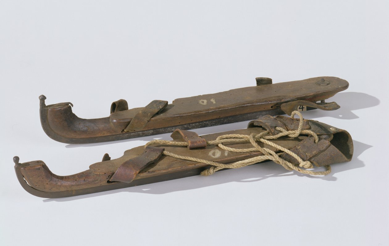 Ett par skridskor, 1825-75 (trä, järn, läder, fiber) av American School