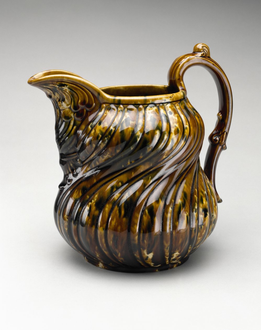 Pitcher, c. 1849-1858 (rockingham-glaserat lergods) av American School