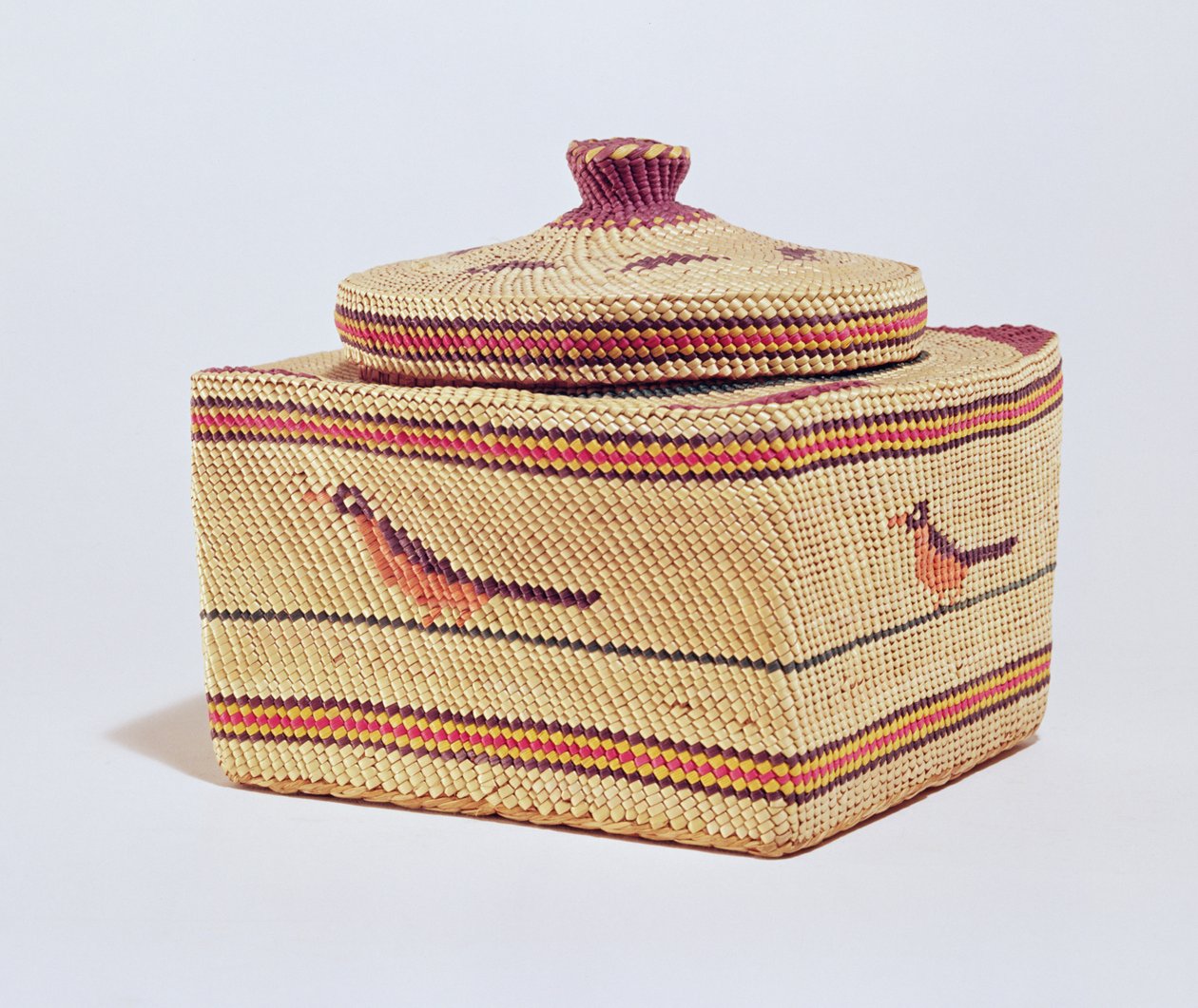 Salishkorg föreställande fåglar, från nordvästra kusten (vävd fiber) av American School