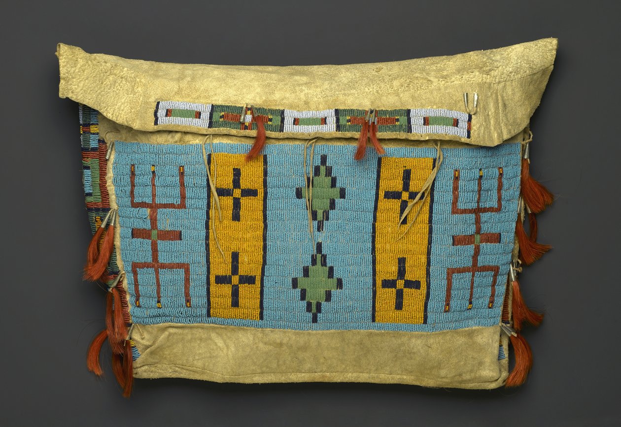 Tipi Bag, från Plains Region, ca 1860-1900 (hud, pärla, metall och hästhår) av American School