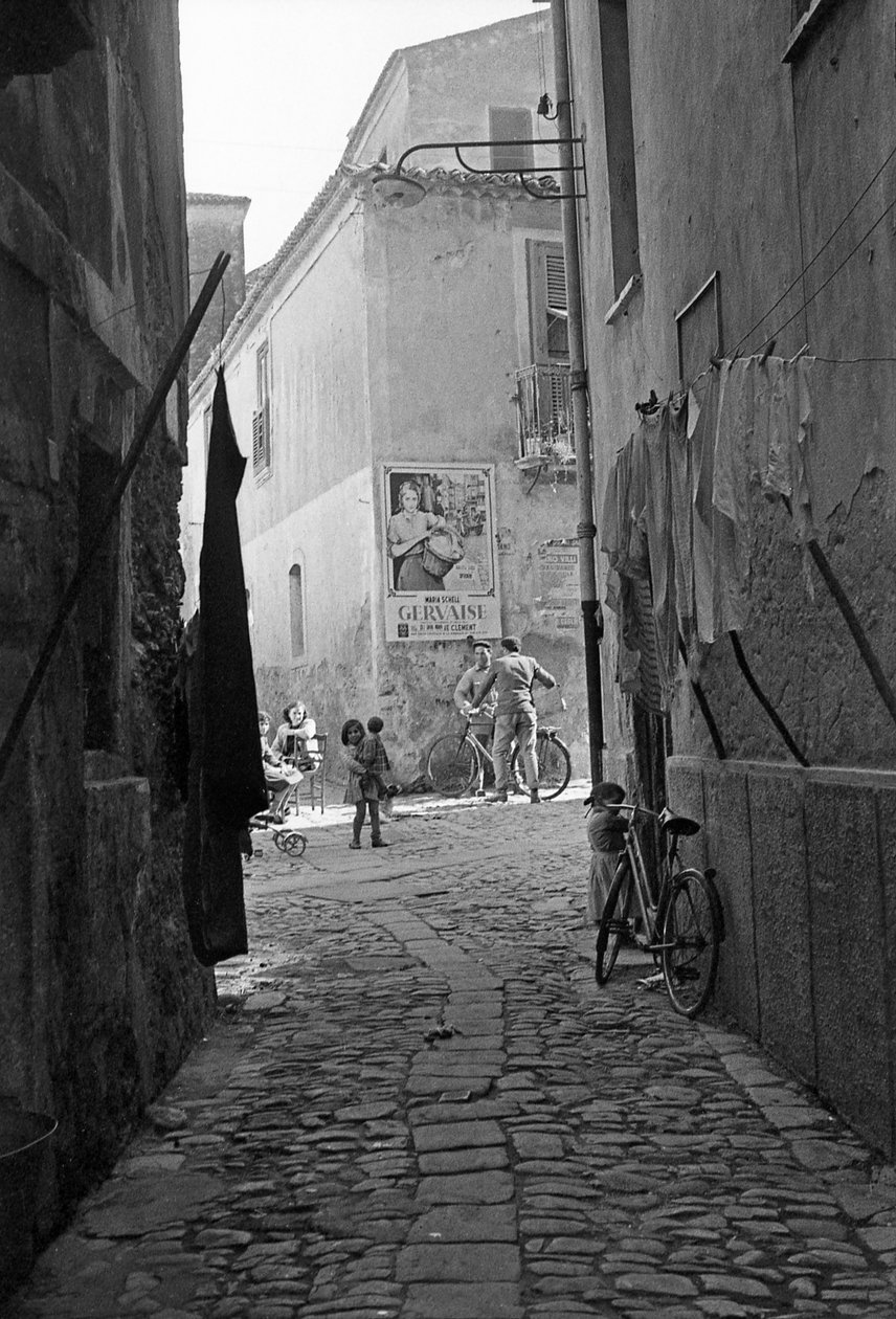 CROTONE ALLEY av Ando Gilardi