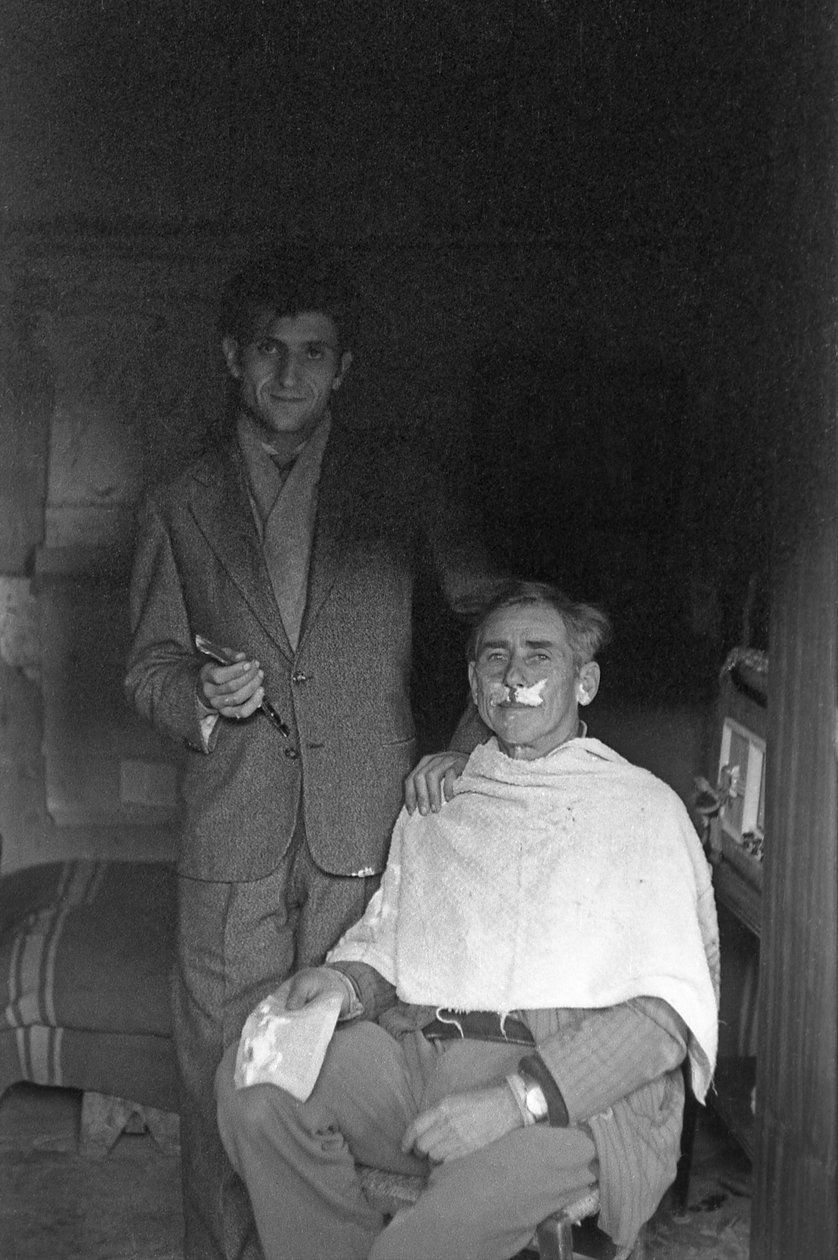 SHANGHAI NEIGHBORHOOD BARBER, Crotone av Ando Gilardi