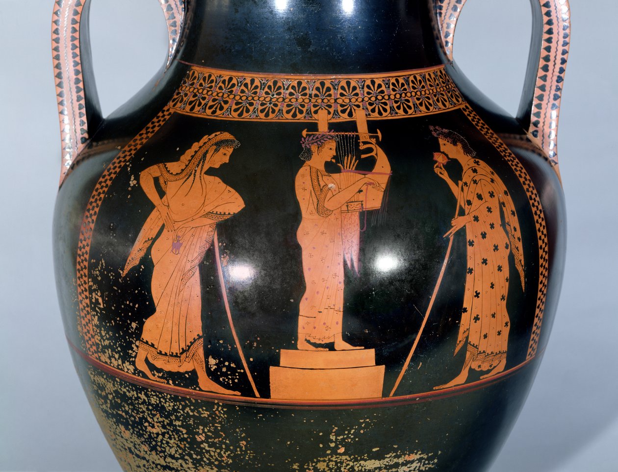 Attic röd-figur amfora föreställer en citharede som uppträder i en musikalisk tävling, c.525-520 BC (keramik) av Andokides Painter
