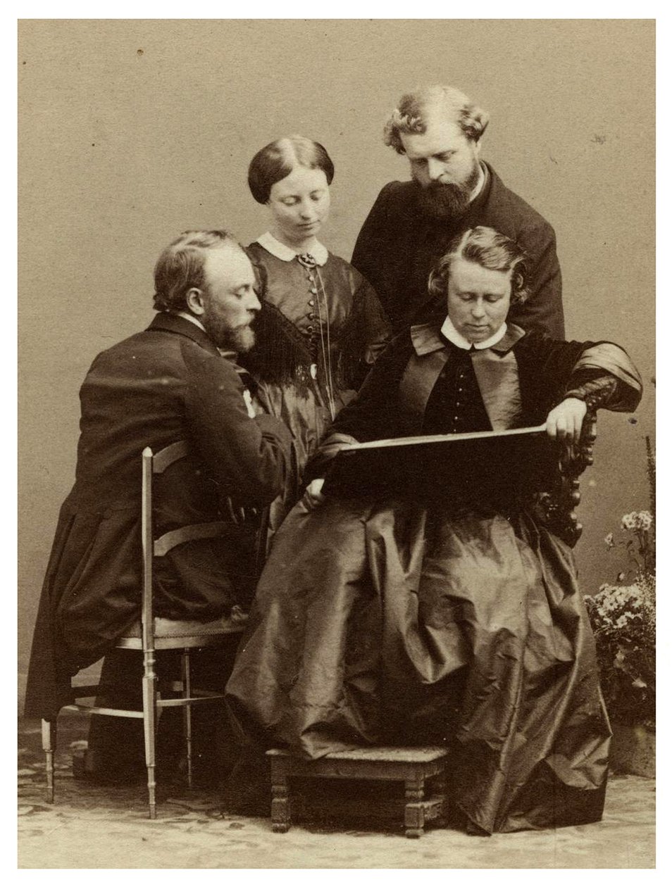 Marie-Rosalie (Rosa) Bonheur med tre okända familjemedlemmar, ca 1888 av Andre Adolphe Eugene Disderi