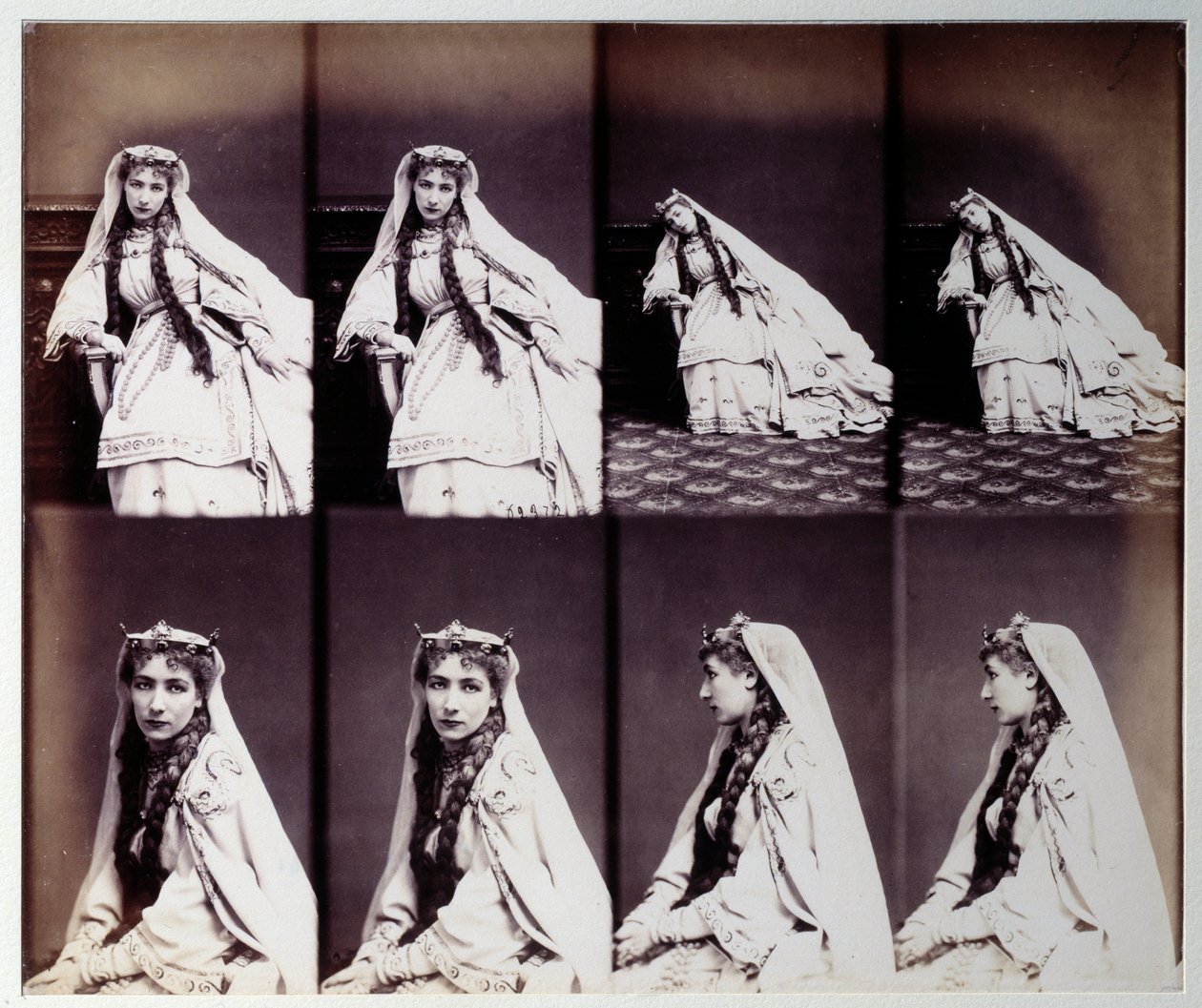 Porträtt av Henriette Rosine Bernard dit Sarah Bernhardt (1844-1923) i scenkostym av Andre Adolphe Eugene Disderi