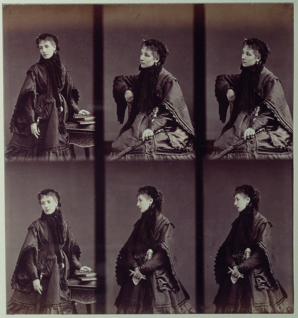Porträtt av Sarah Bernhardt (1844-1923) i stadsdräkt av Andre Adolphe Eugene Disderi