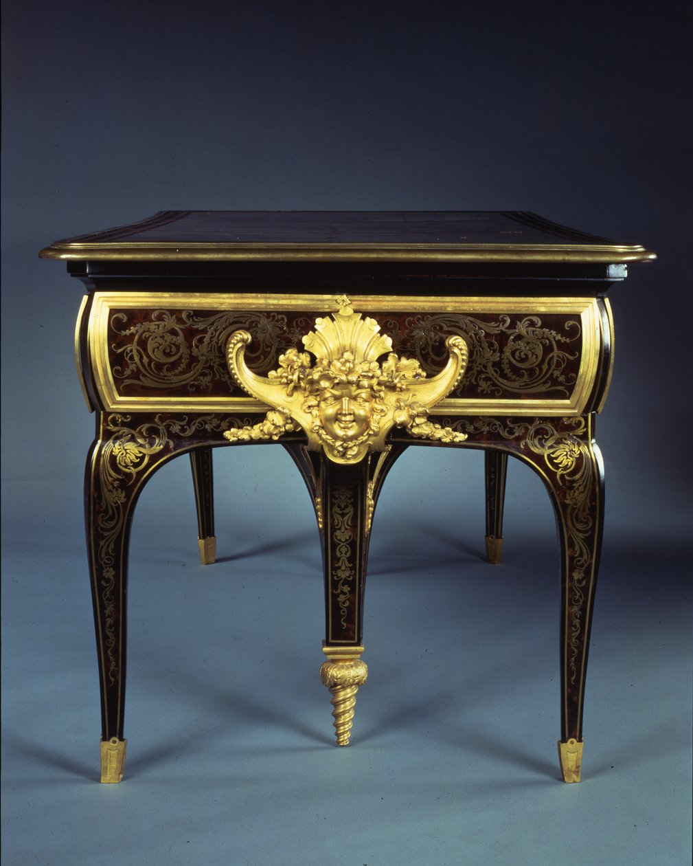 Louis XIV bureau plat (ormolu, mässing, sköldpaddsskal & ebenholts) (se även 1209563) av Andre Charles (attr. to) Boulle