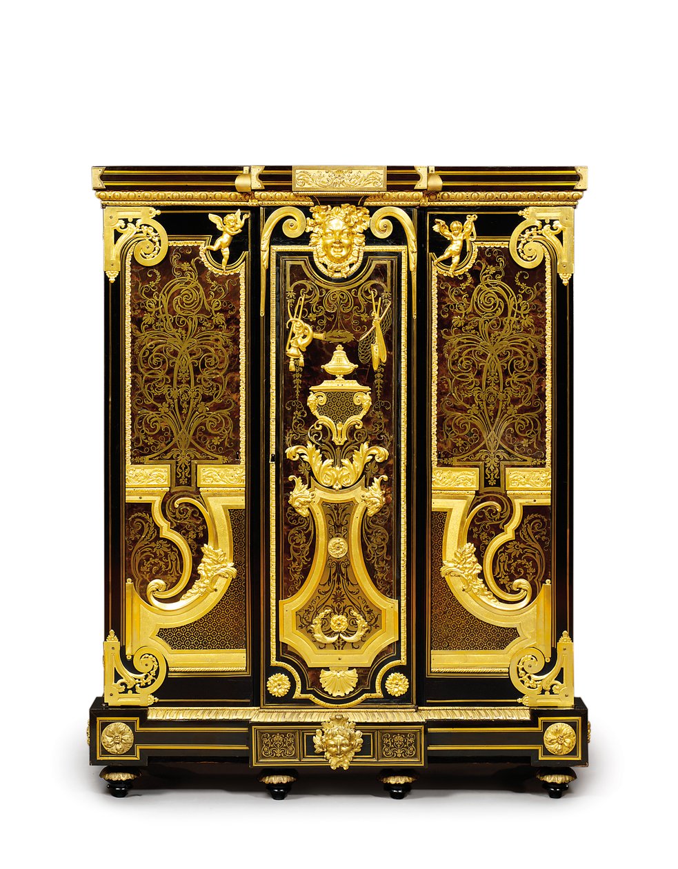 Louis XIV petit armoise, ca 1700-10 (ormolu, mässing, sköldpaddsskal, ebenholts och intarsia) av Andre Charles (attr. to) Boulle