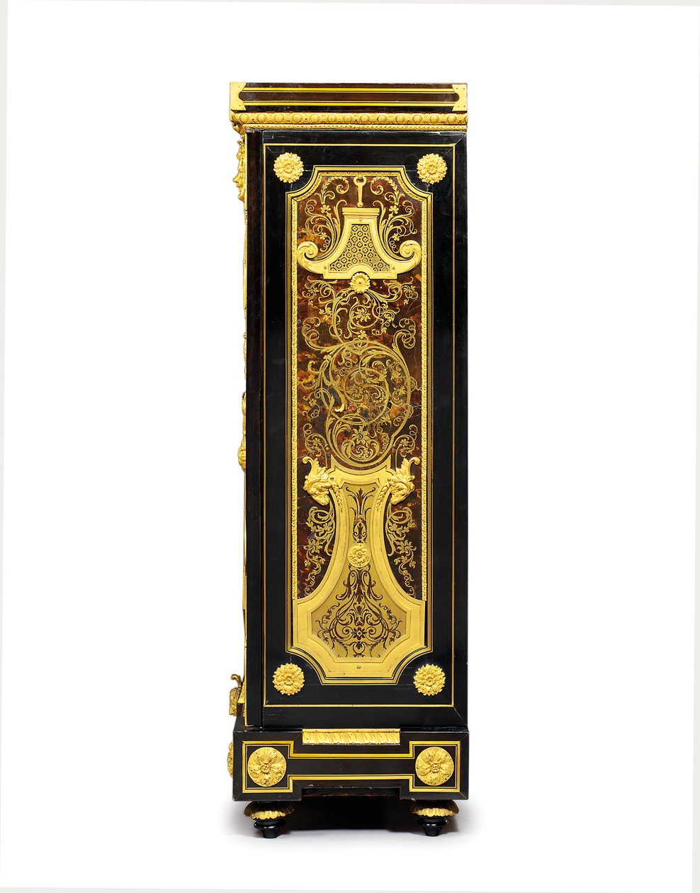 Louis XIV petit armoise, ca 1700-10 (ormolu, mässing, sköldpaddsskal, ebenholts och intarsia) av Andre Charles (attr. to) Boulle