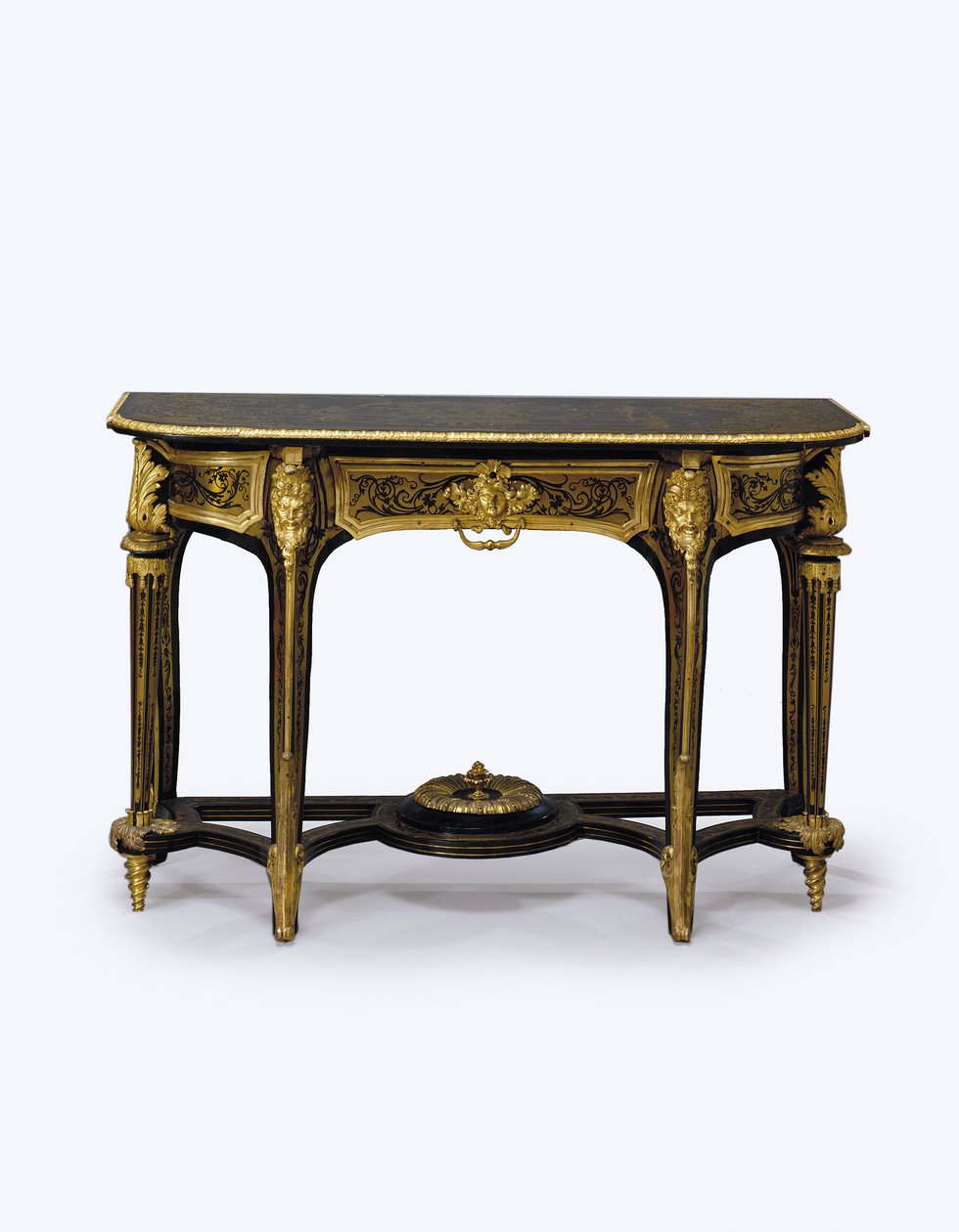 Ett av ett par ormolu-monterade bruna sköldpaddsbryggbord, c.1710 (ormolu, mässingsinlägg, sköldpaddsskal och läder) (se även 360580) av Andre Charles (attr. to) Boulle