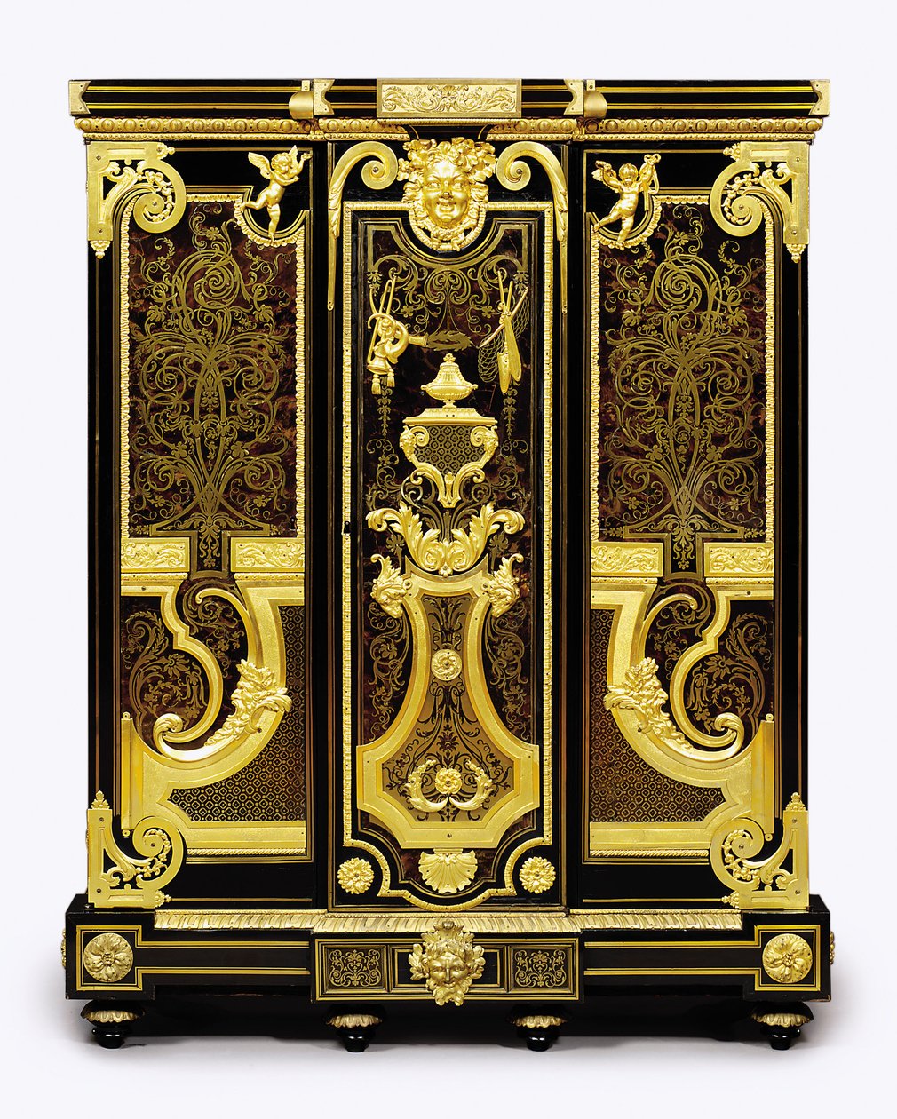 En Louis XIV ormolu-monterad petite armoire, 1700-10 av Andre Charles Boulle