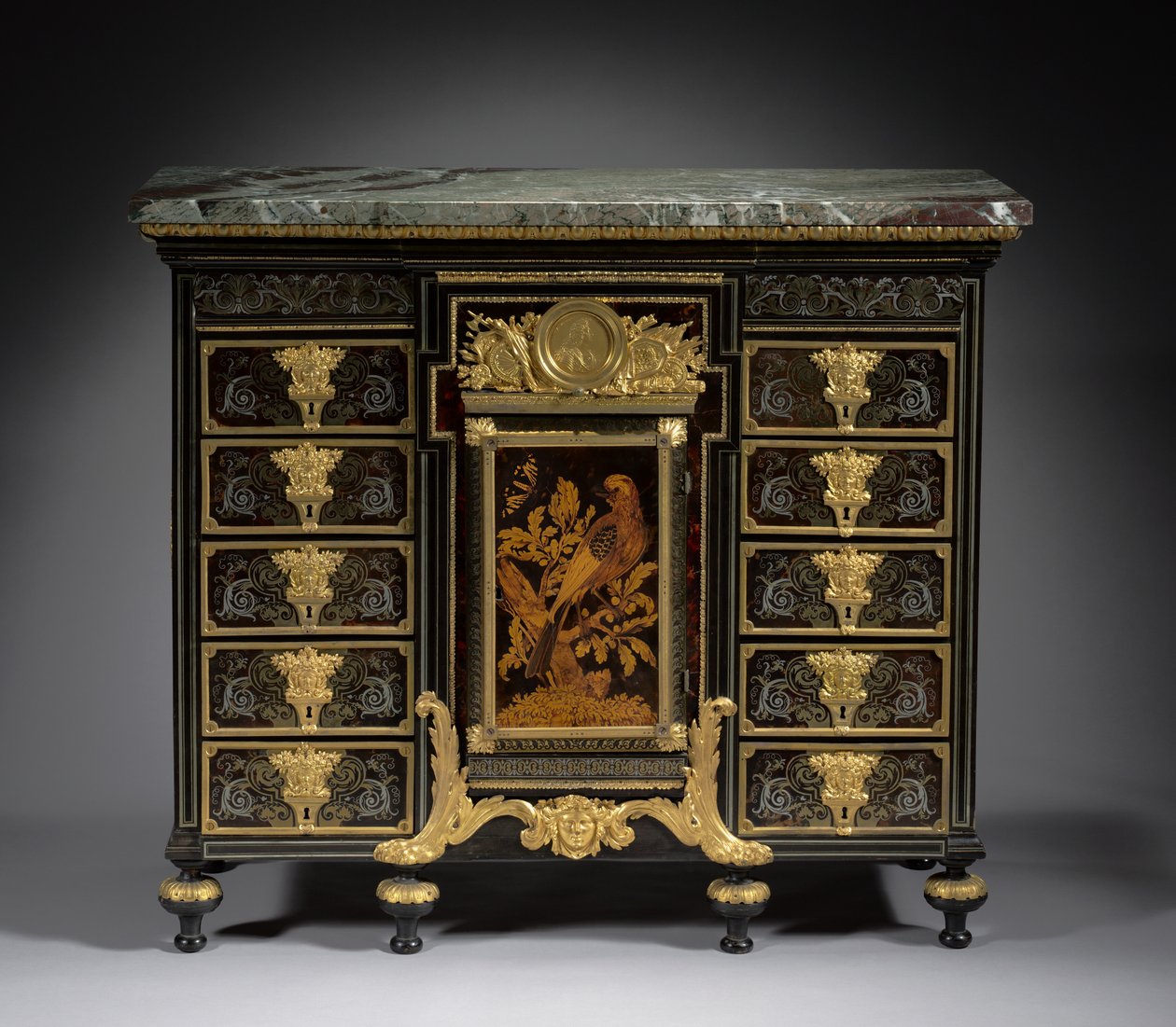 Ebenholtsskåp, ca 1690 (intarsia i metall och sköldpaddsskal, trä) av Andre Charles Boulle