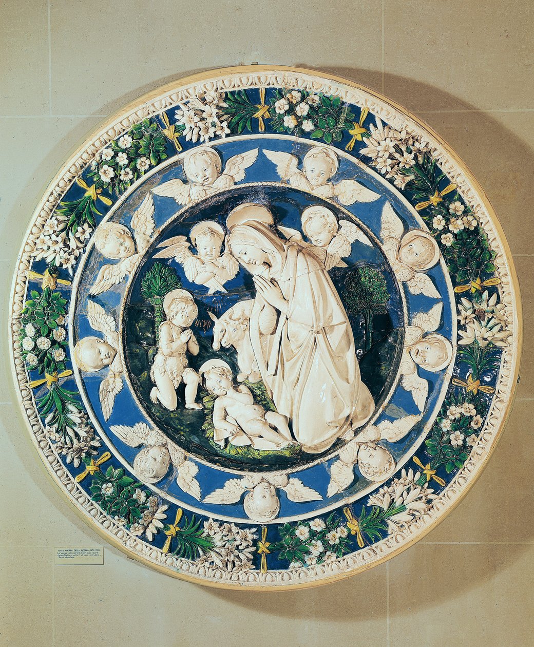 Tillbedjan av Jungfrun med Johannes Döparen och två keruber (polykrom glaserad terrakotta) av Andrea Della Robbia