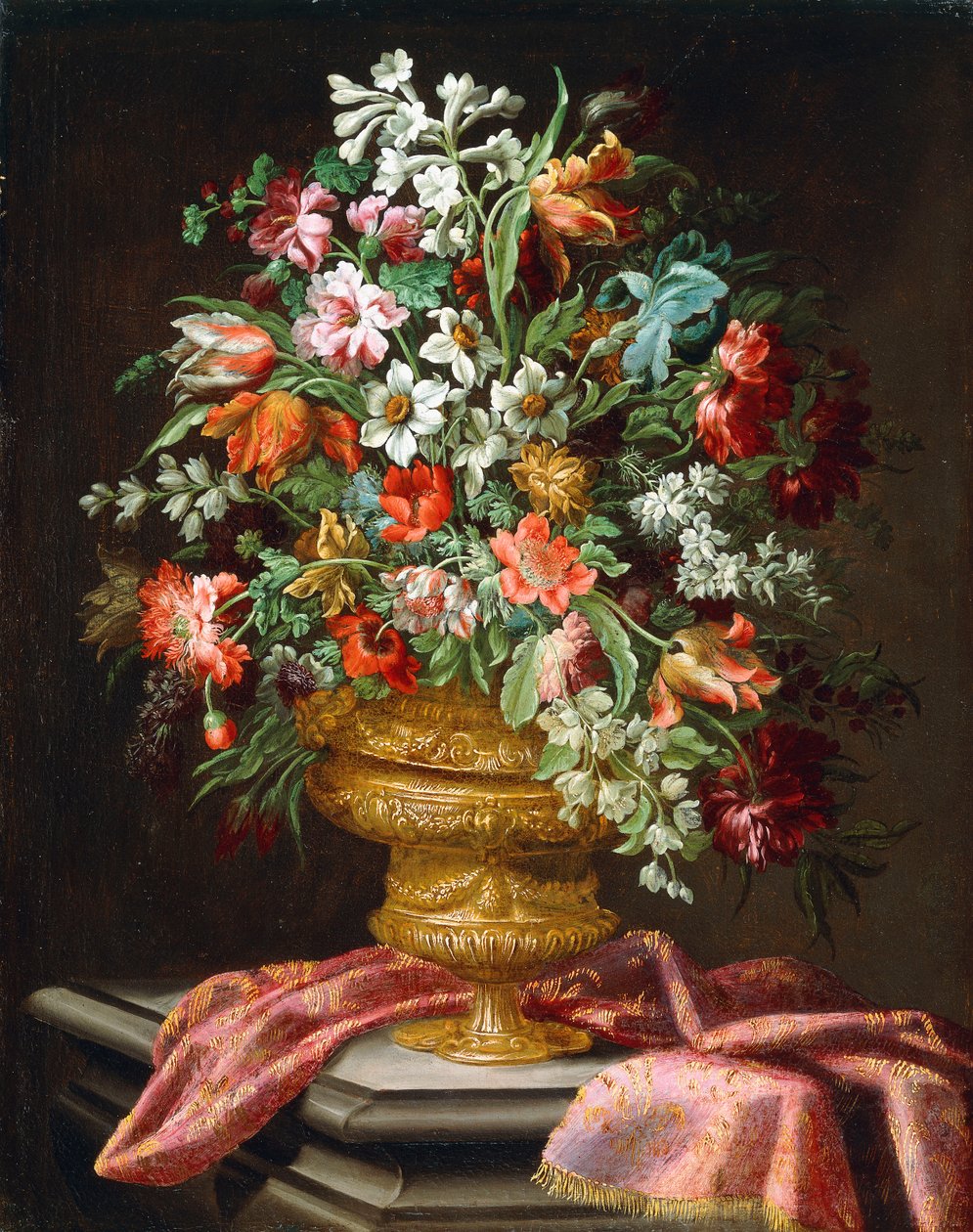 Blommor i en skulpterad urna på en draperad stensockel, av Andrea the Elder Scacciati
