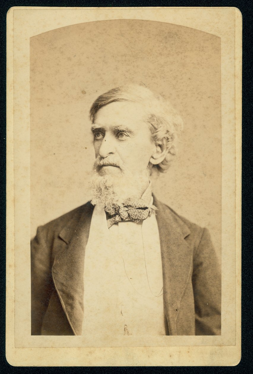 Photograph of subject from mid-torso up, looking to the left av Andrew J. Fox