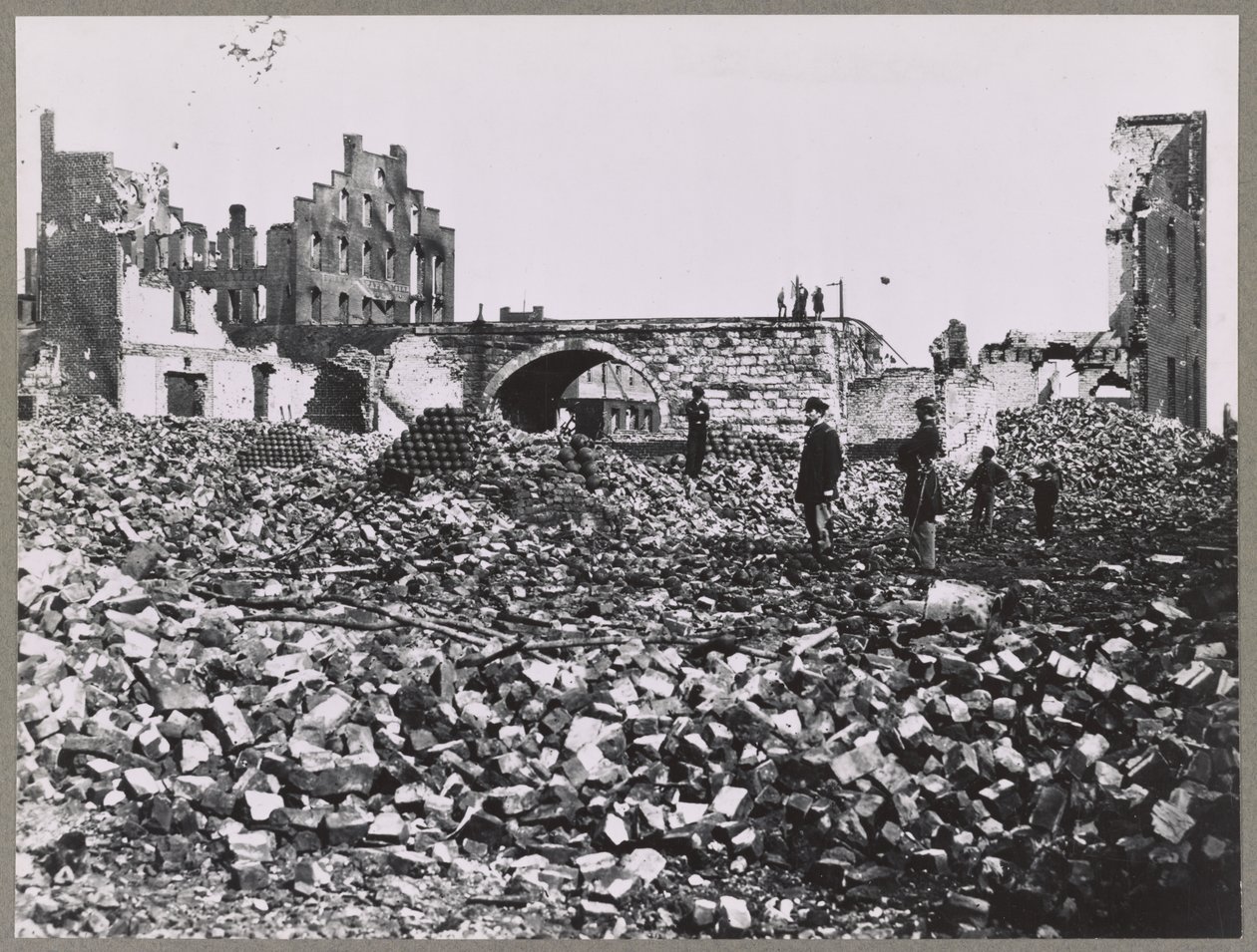 Ruinerna av Richmond, Virginia, 1865 av Andrew Joseph Russell