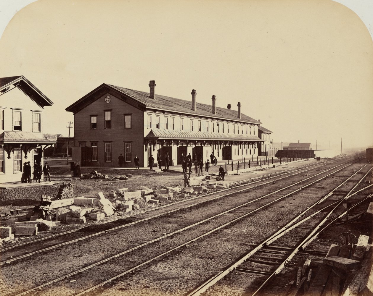 Plåt 15. Laramie Hotel, Laramie City,1869 (foto) av Andrew Joseph Russell
