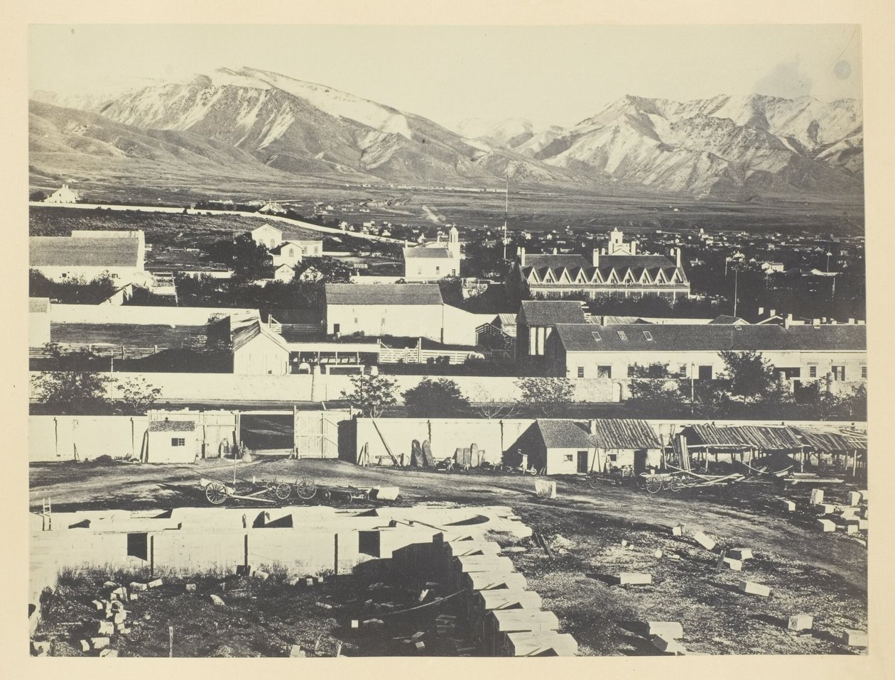 Salt Lake City, Camp Douglas och Wasatch Mountains i bakgrunden av Andrew Joseph Russell