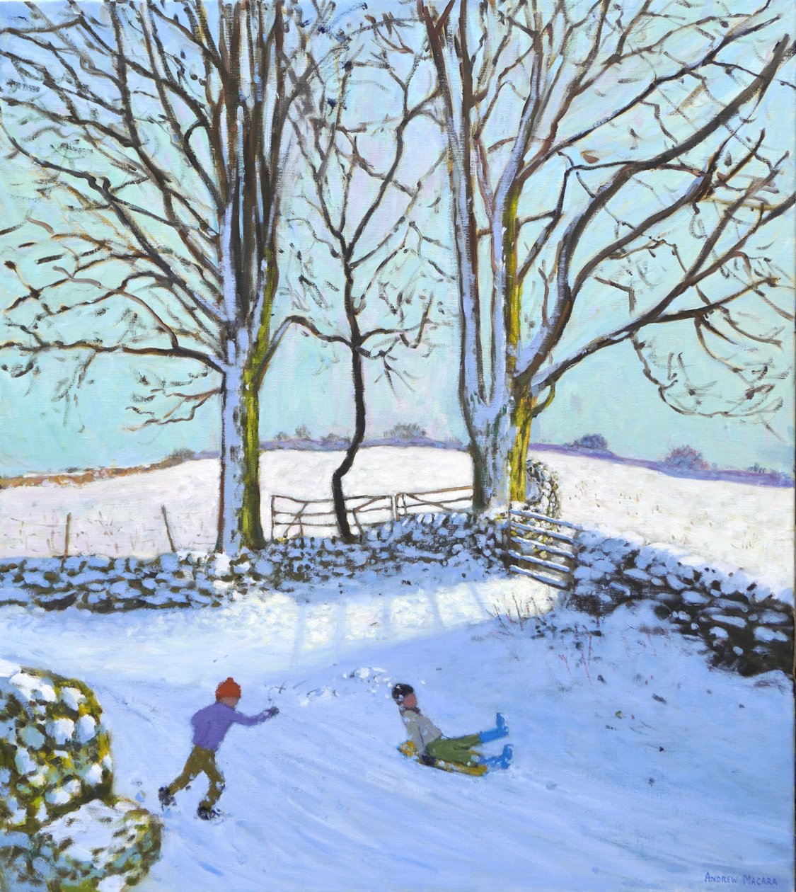 Stora träd och slädar, Derbyshire, 2023 (olja på duk) av Andrew Macara