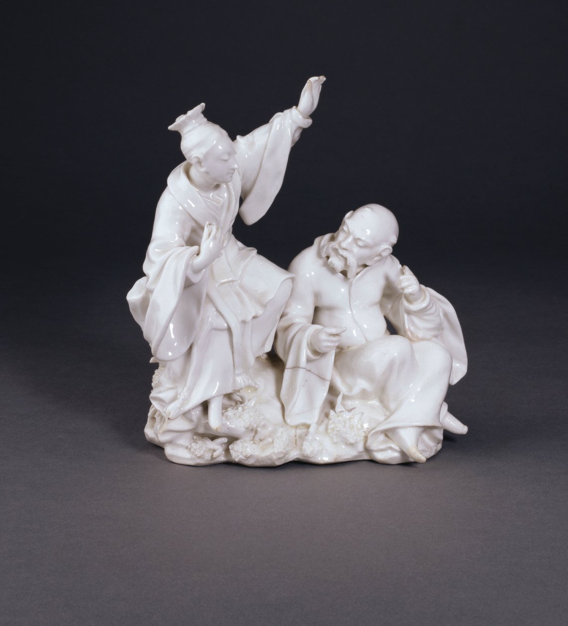 En Derby-torrkantad Chinoiserie-grupp emblematisk för att höra från en uppsättning sinnen, ca 1750-52 (Kina) av Andrew Planché