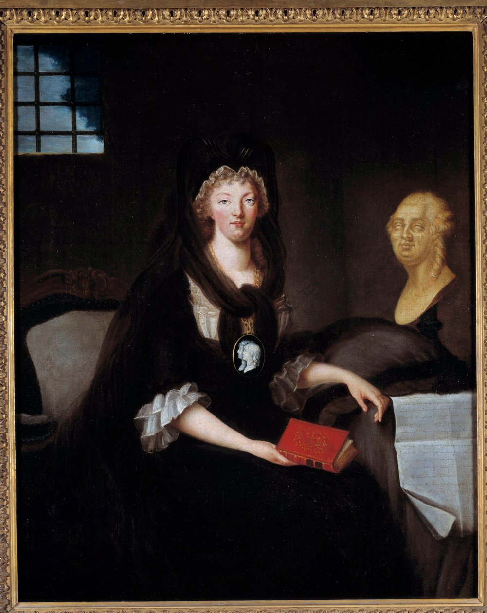 Porträtt av Marie Antoinette (1755-1793) i stor sorg i Temple Prison (eller Marie Antoinette på Concierge, i sorg, med en komé som föreställer delfinen, med en bok om Maria, drottning av Skottland, nära en byst av Ludvig XVI och h av Anne Flore Millet de Brehan
