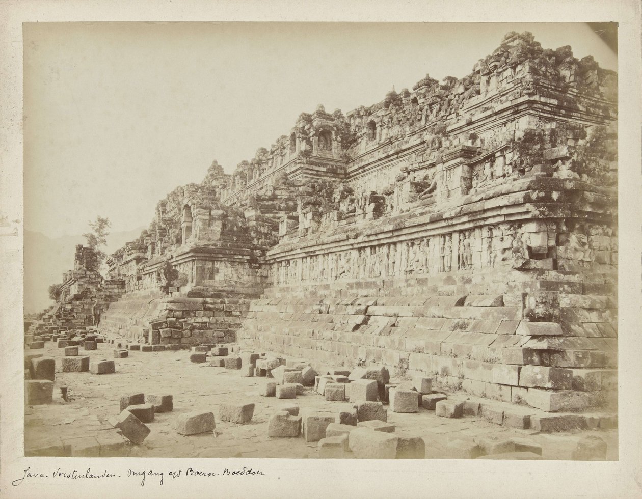 Photograph of Borobudur before its first restoration av Anonymous
