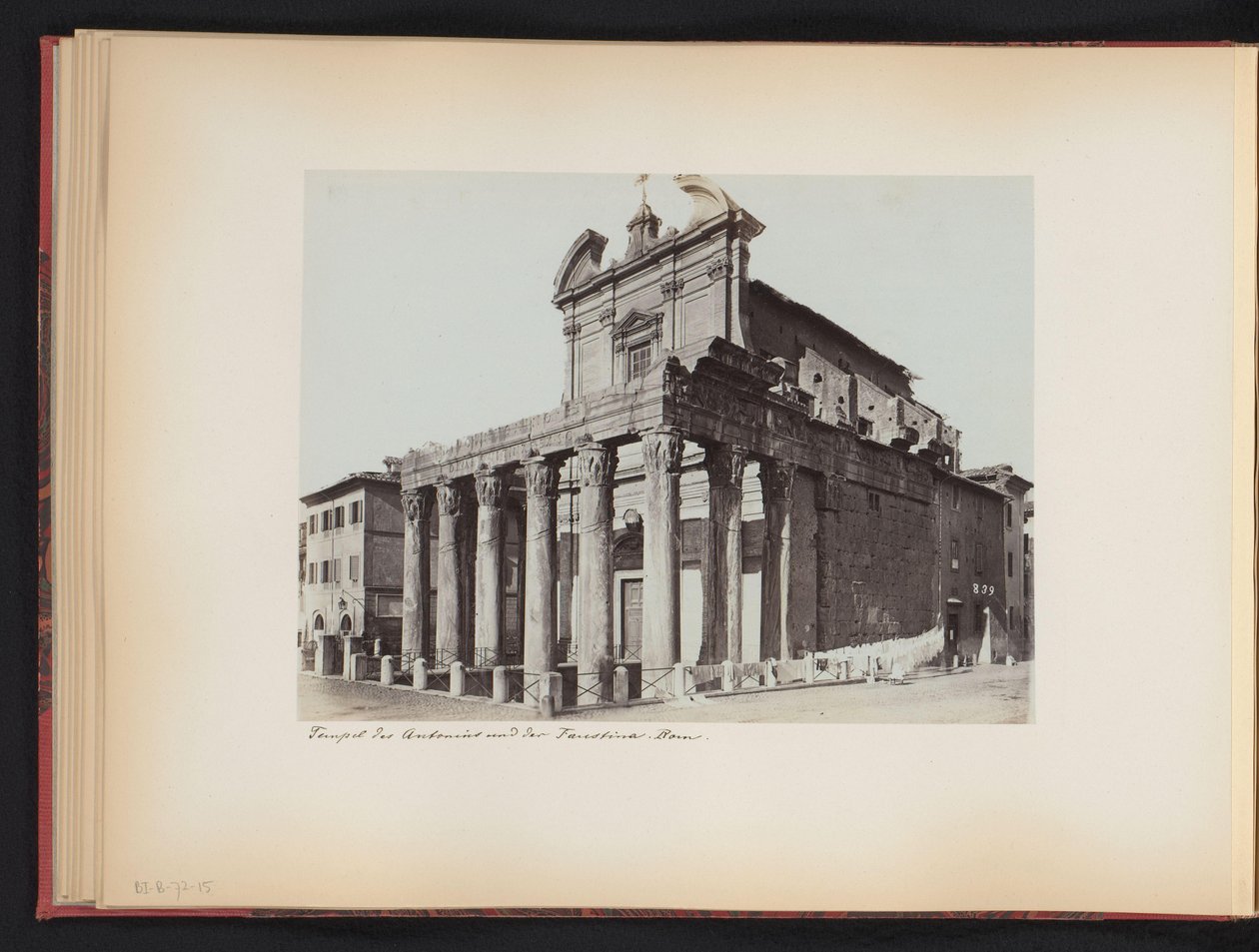 Utsikt över Antoninus och Faustinas tempel vid Forum Romanum i Rom, Italien Temple des Antonius und der Faustina. Rom (titel på objekt) av Anonymous