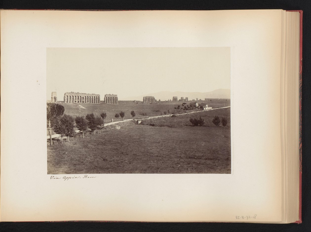 Utsikt över Via Appia nära Rom, Italien Via Appia. rom (titel på objekt) av Anonymous