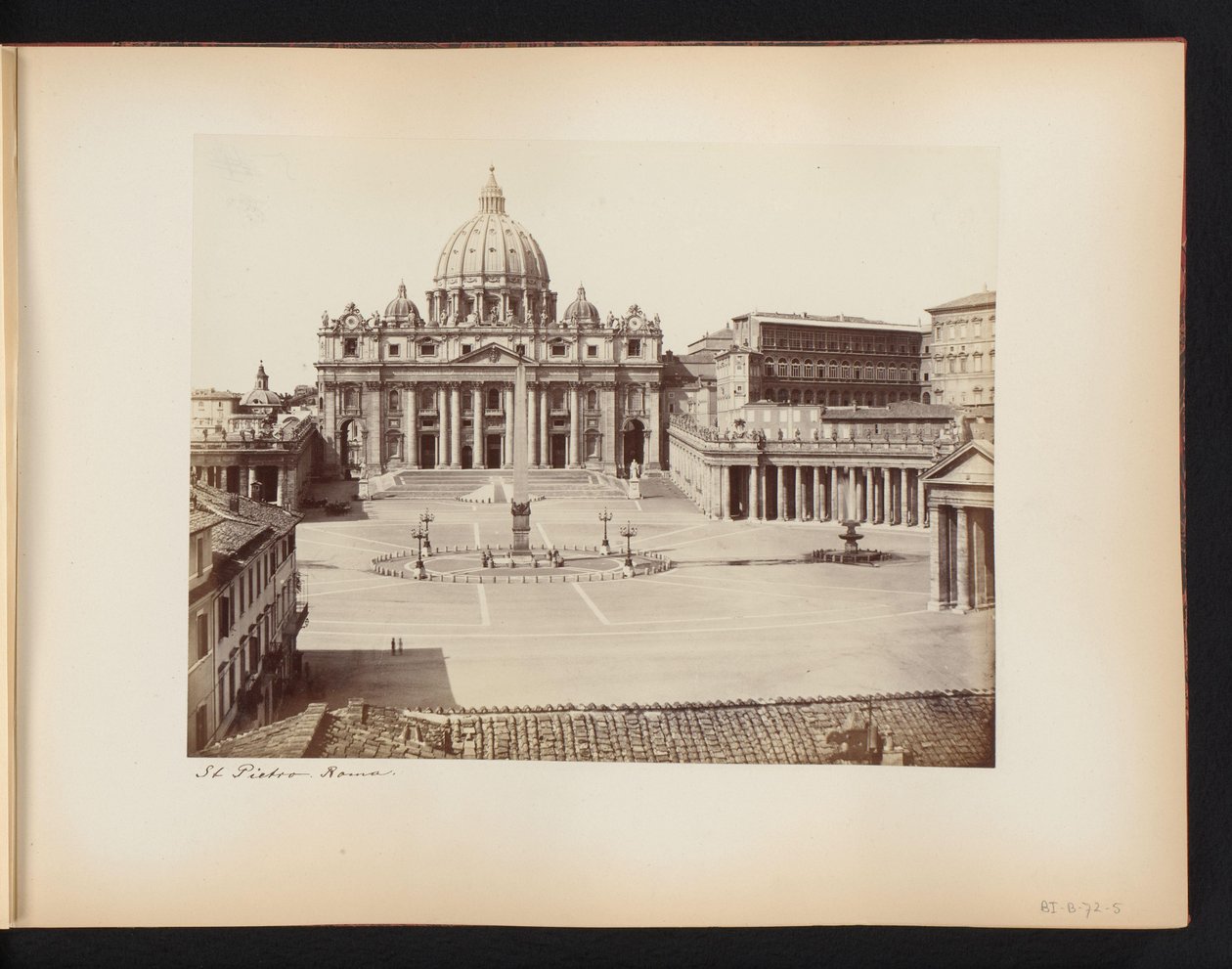 Utsikt över Petersplatsen och Petersplatsen i Rom, Italien St Peter. Roma (titel på objekt) av Anonymous