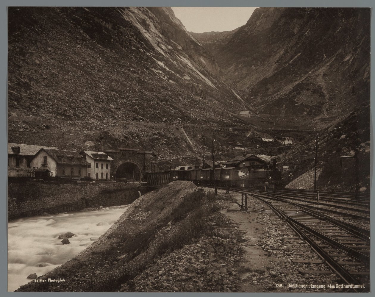 Ingång till Gotthardtunneln vid Göschenen Göschenen, ingång i/das Gotthardtunnel (titel på objekt) av Anonymous
