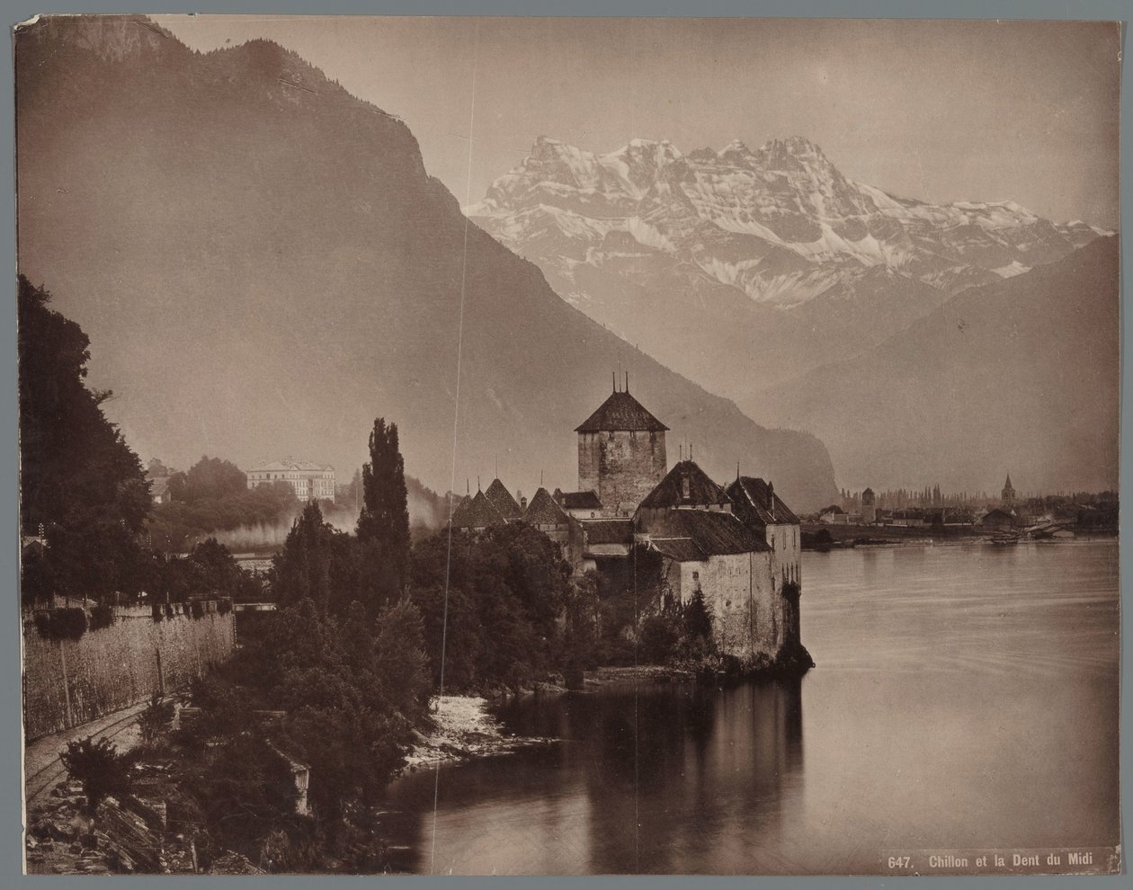 Chillon slott vid Genèvesjön, Dents du Midi i fjärran Chillon et la Dent du Midi (titel på objekt) av Anonymous
