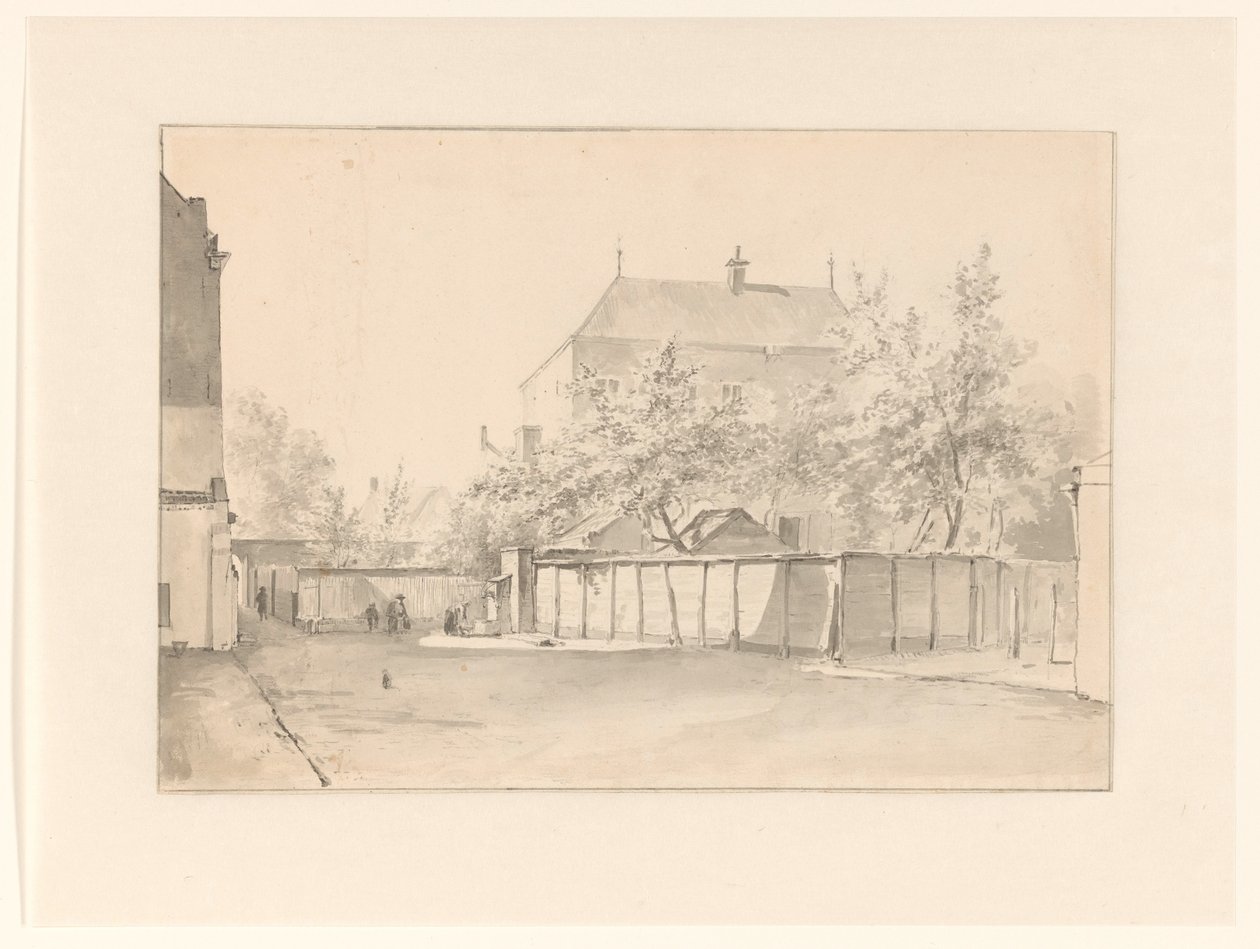 Stadsbild med ett högt hus omgivet av en stenmur av Anonymous