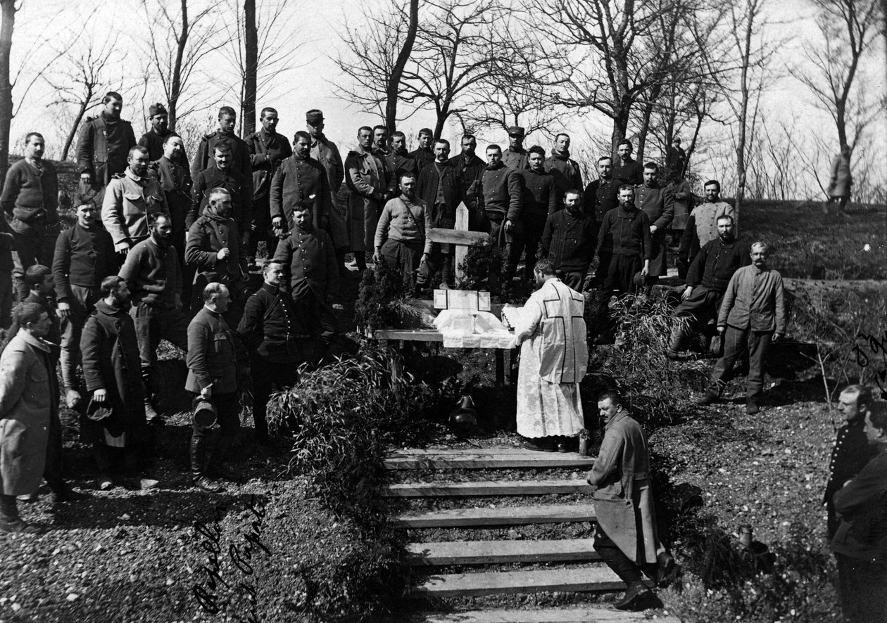 Första världskriget (1914-1918): Söndagsmässa på Ferme de Canny (Canny-sur-Matz) (avdelning 60: Oise) i maj 1915. Privat samling. av Anonymous Anonymous