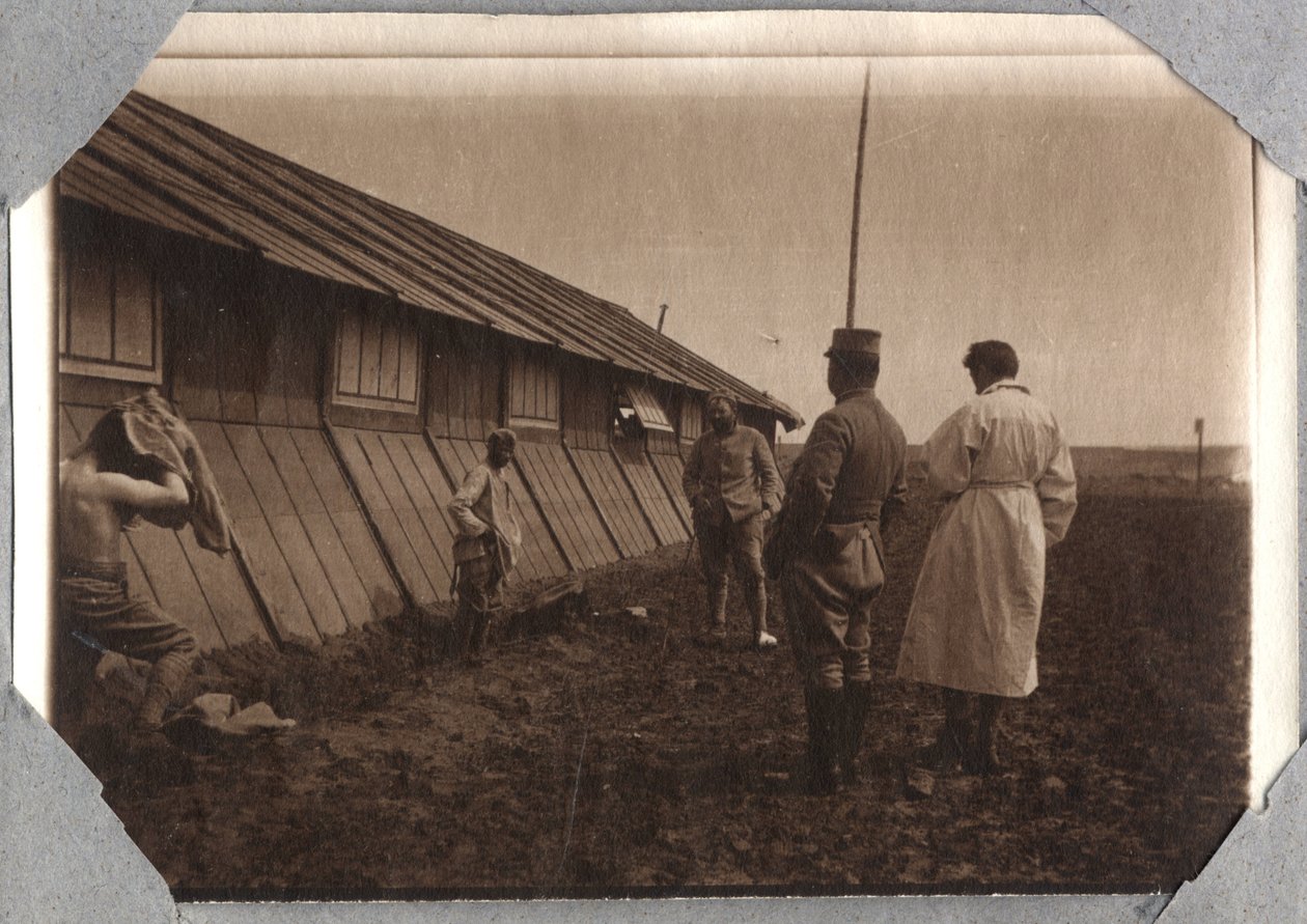 Första världskriget 1914-1918: sökande efter huvuden vid kanterna, lägret Couville i Engelska kanalen, Basse Normandie (Negre Normandie), Frankrike. Anonym fotografi maj 1917. Privat samling, Stella. av Anonymous Anonymous
