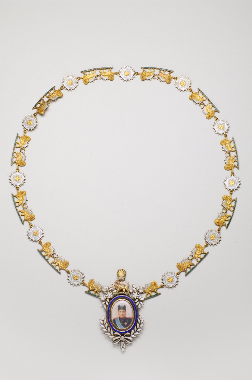 Iran - Imperial Porträttdekoration: Halsband med porträttet av Ahmad Shah, kung Qajar - början av 1900-talet av Anonymous Anonymous