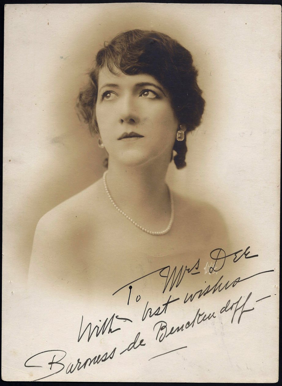Moura Budberg - friherrinnan Maria Ignatyevna Budberg (1891-1974), Anonym. Fotografi, c. 1930, Privat samling av Anonymous Anonymous