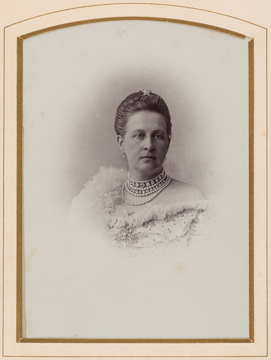 Olga Constantinovna de Russie, reine des Hellenes - Porträtt av storhertiginnan Olga Constantinovna av Ryssland (1851-1926), Anonym . Albumin foto. Privat samling av Anonymous Anonymous