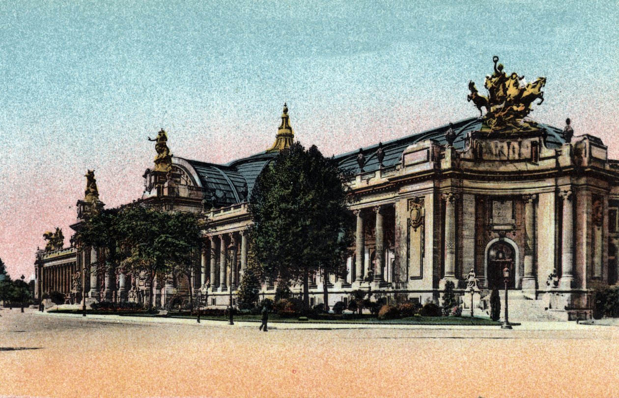 Paris: exteriörvy av Grand Palais öppnade 1900. Fotografi från 1920 i "" Artistic Album"" av staden Paris. Privat samling. av Anonymous Anonymous