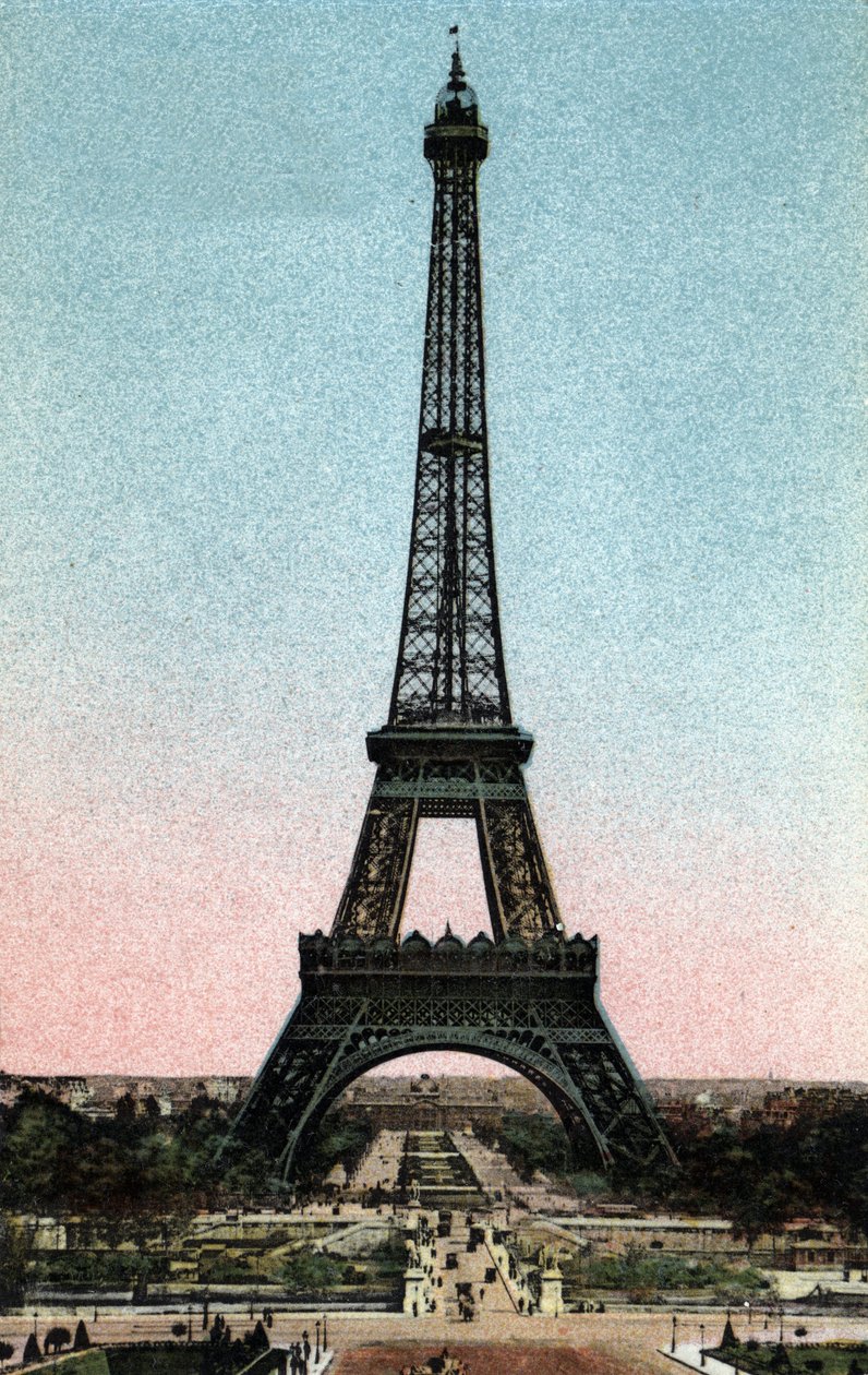 Paris: utsikt över Eiffeltornet byggt mellan 1887 och 1889 av Gustave Eiffel (1832-1923). Fotografi från 1920 i "" Artistic Album"" av staden Paris. Privat samling. av Anonymous Anonymous