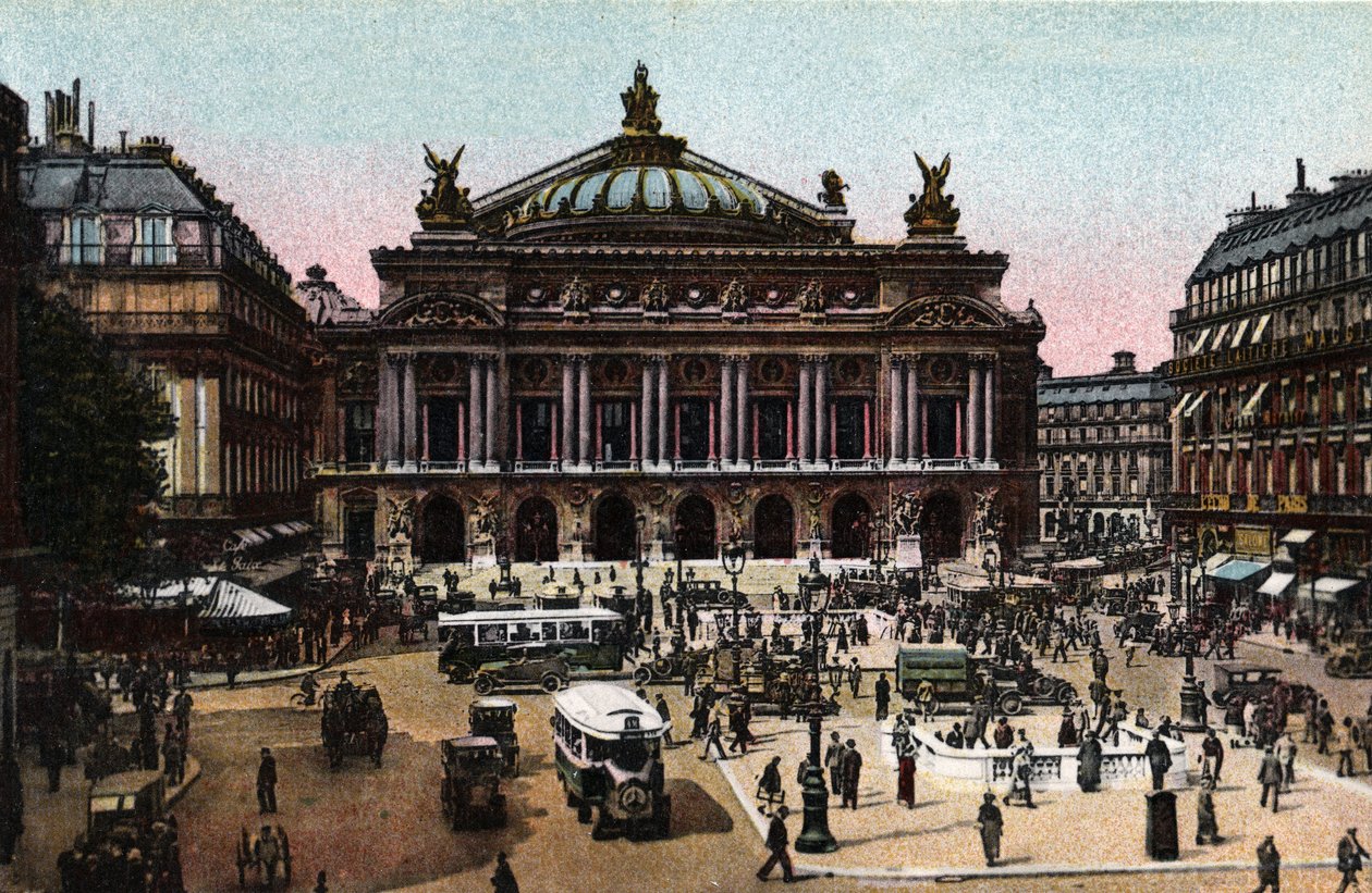 Paris: utsikt över operans fasad gjord av Charles Garnier (1825-1898) och över tunnelbanestationen på Place de l