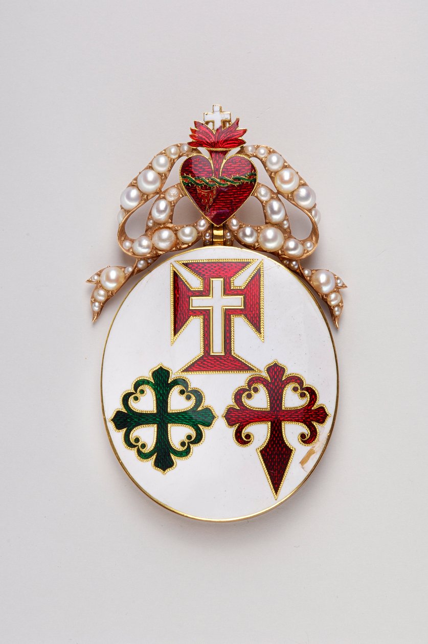 Portugal - Storkorsbandet för de tre orden: Storkorsmärket för de tre orden tillhörde förmodligen Maria II av Bragance (1819-1853), drottning av Portugal - Modell för dam - 1800-1850 - Guld med emaljer och pärlor - H: 8 cm; B: 4,7 cm; Vikt: 44 g - av Anonymous Anonymous