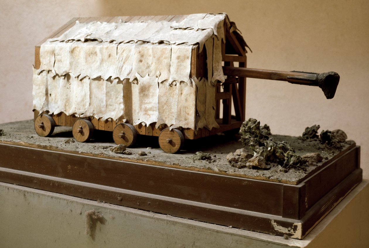 Rekonstruktion av en belier, en krigsmaskin av karthagiskt ursprung och sedan adopterad av de romerska legionärerna. Rom Museo della Civilta Romana av Anonymous Anonymous