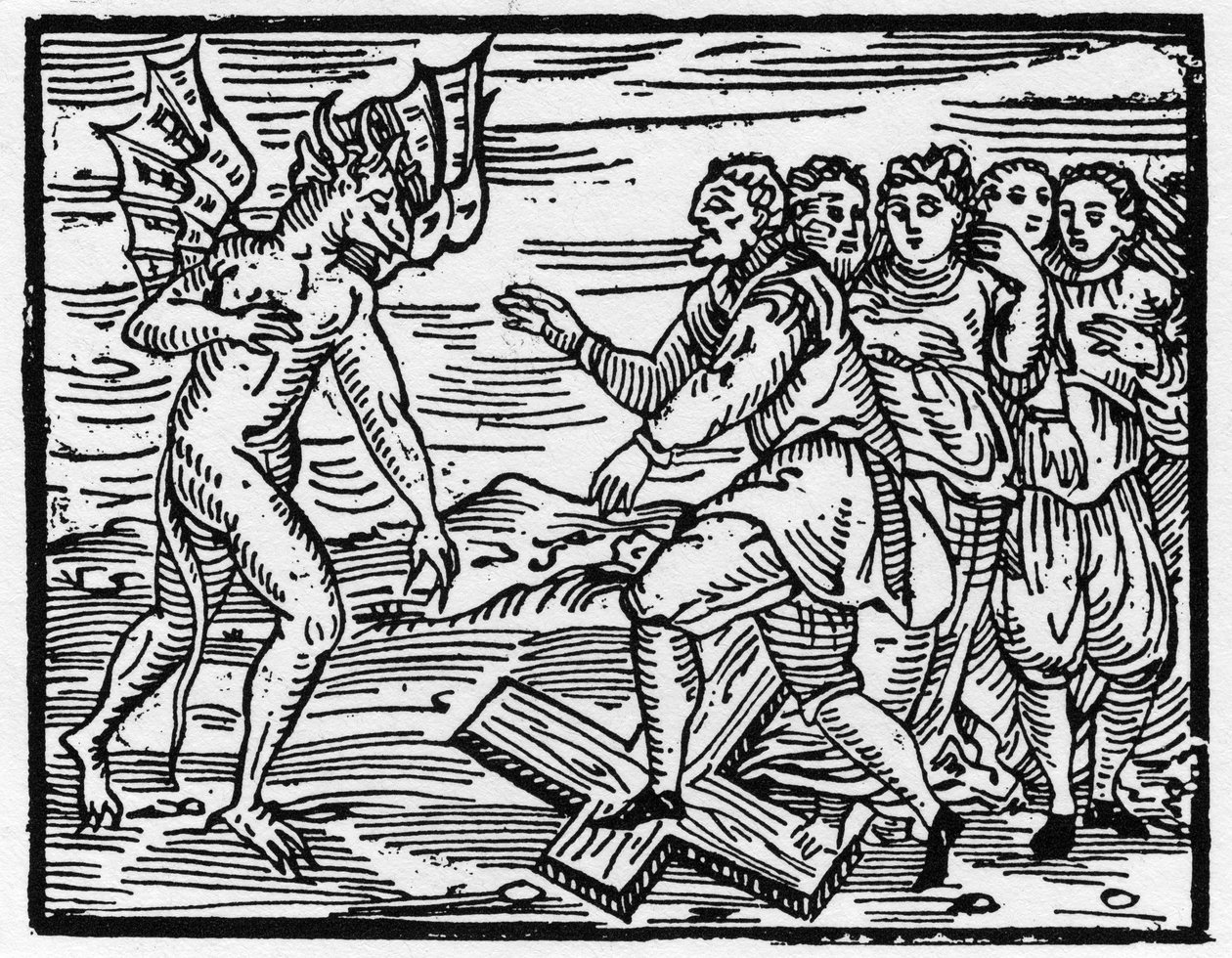 Satan tvingar sina framtida lärjungar att gå på korset - "Compendium Maleficarum", behandlar häxorna, deras ondska och deras sortileges av Francesco Maria Guazzo eller Guaccio eller Guaccius (15?? -16??) 1608 privatsamling av Anonymous Anonymous