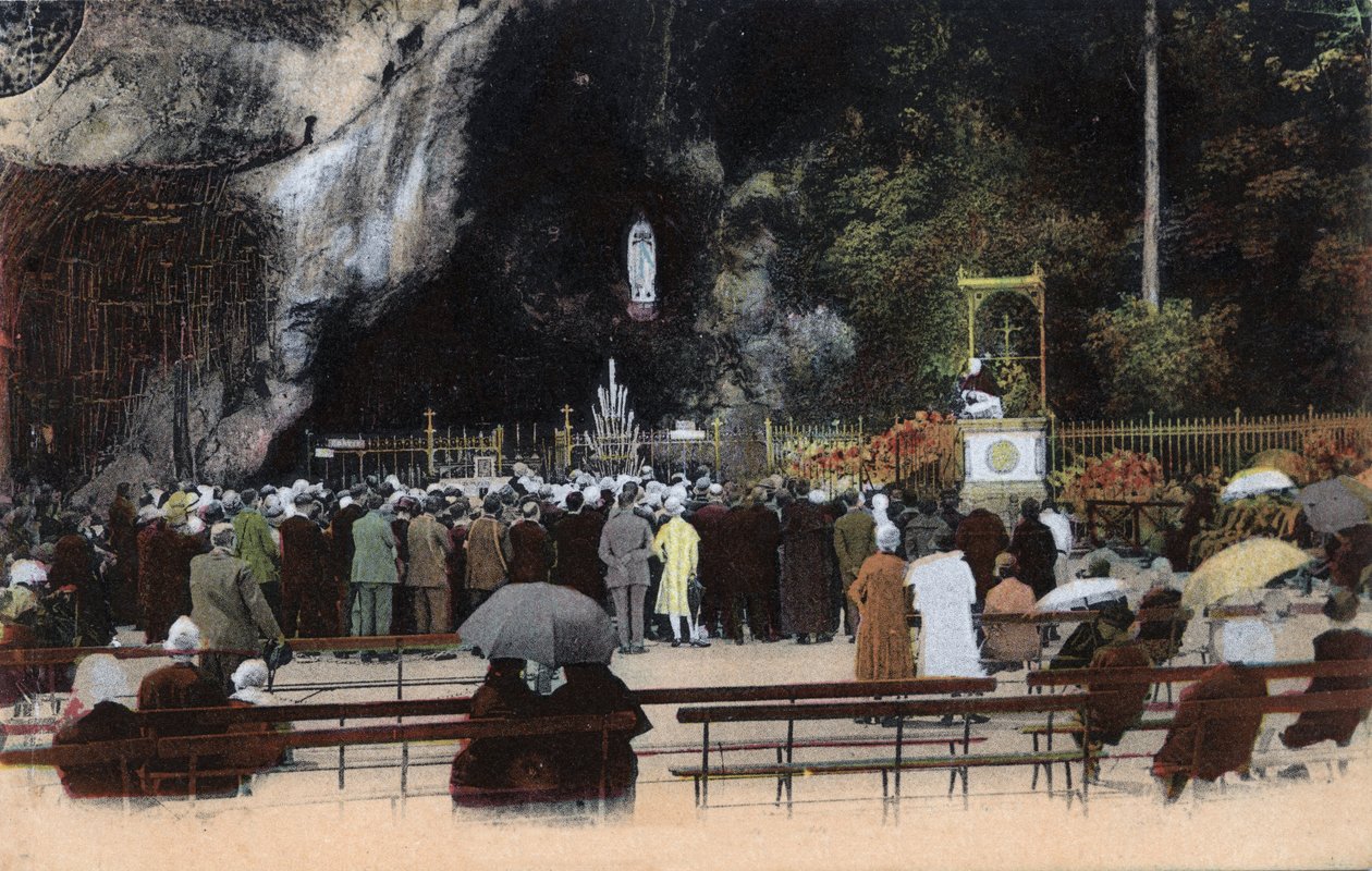 Grottan i Lourdes - Hautes Pyrenees (65) omkring 1900. av Anonymous Anonymous