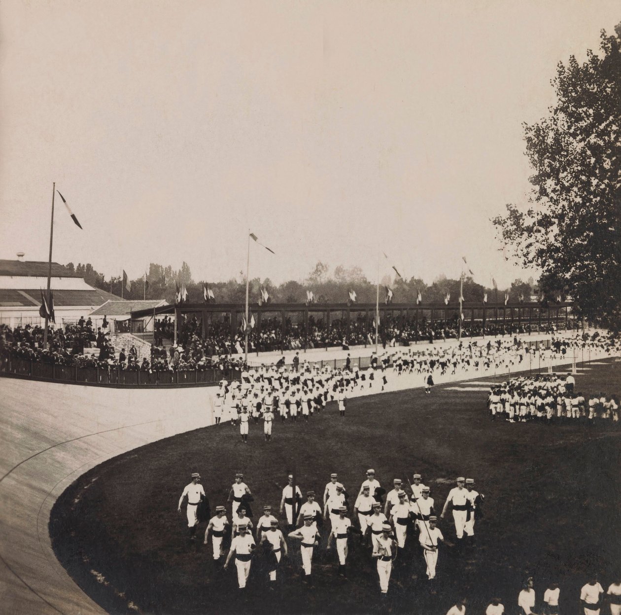 Universal Exposition of 1900 - Exposition Universelle de 1900 i Paris: Exposition de Vincennes, gymnastiktävling - privat samling av Anonymous Anonymous