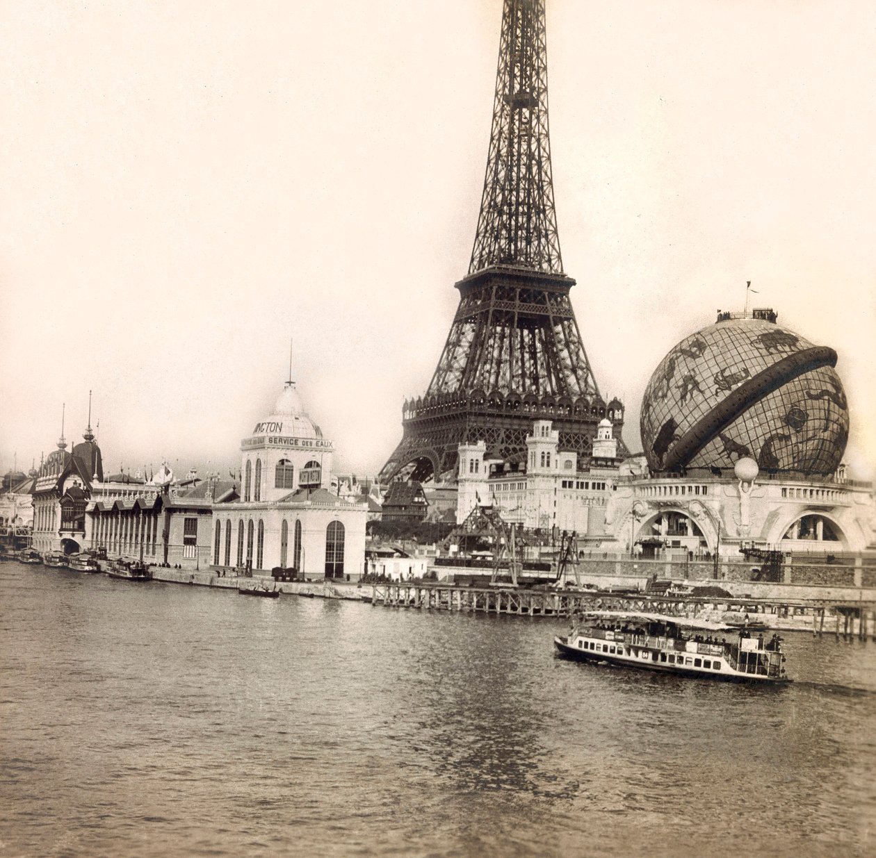 Universal Exposition of 1900 - Exposition Universelle de 1900 i Paris: The Celestial Globe och Eiffeltornet - privat samling av Anonymous Anonymous