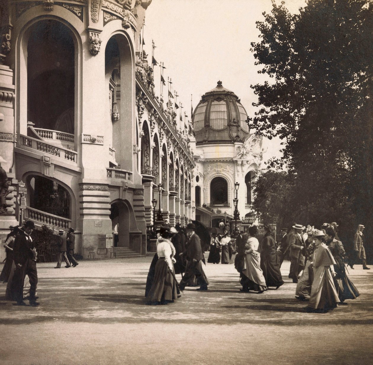 Universal Exposition of 1900 - Exposition Universelle de 1900 i Paris: Vy tagen på Champs de Mars - privat samling av Anonymous Anonymous