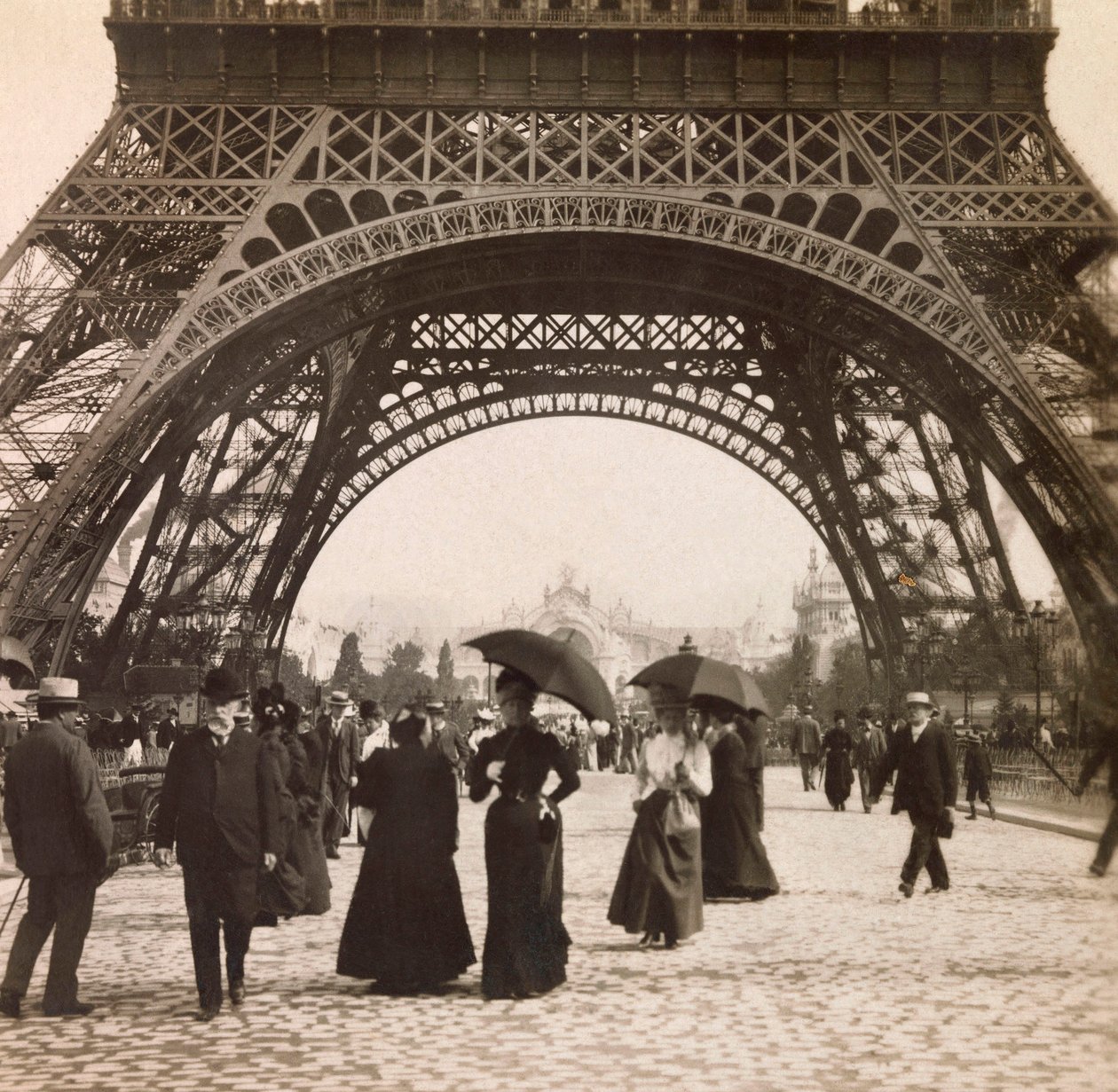Universal Exposition of 1900 - Exposition Universelle de 1900 i Paris: Utsikt under Eiffeltornet - privat samling av Anonymous Anonymous